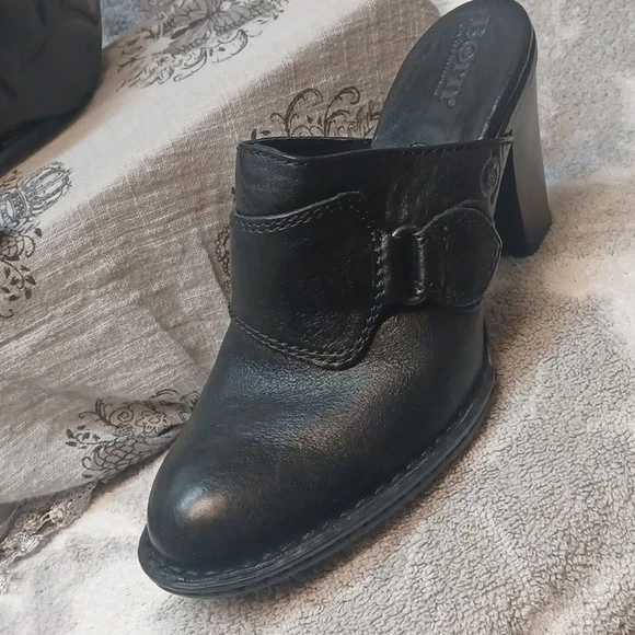 born. Women's Black Heeled Mules Size 6 - Picture 12 of 14